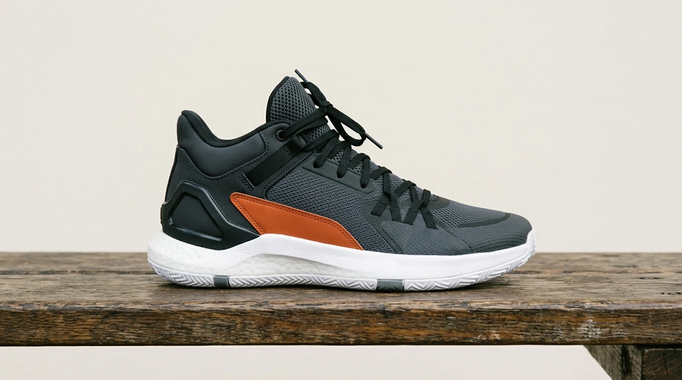 Chaussure de basket vue de profil sur un banc